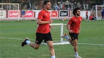 تدريبات منفردة لثلاثي الأهلي