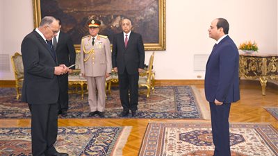 يوم رئاسي حافل.. السيسي يشهد حلف اليمين الدستورية لرئيس هيئة قضايا الدولة.. يشيد بجهود منظمة الصحة العالمية في أفريقيا.. يؤكد أهمية تعزيز التبادل التجاري مع توجو.. يصدر 4 قرارات جمهورية