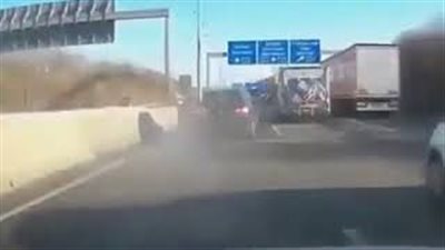 رد فعل صادم لرجل متهور تعرض لحادث تصادم (فيديو)