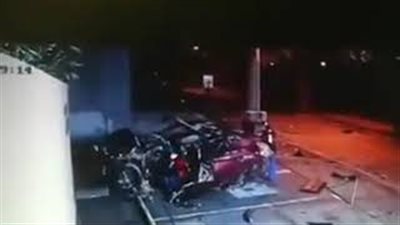 رد فعل سائق لحظة تعرضه لحادث انقلاب عدة مرات (فيديو)