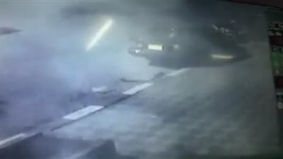 لحظة سرقة سيارة من أحد شوارع حلوان (فيديو)