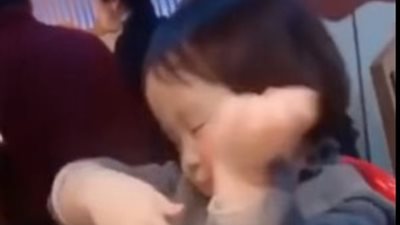 40 مليون مشاهدة لردة فعل طفلة لحظة تناولها طعامها المفضل (فيديو)