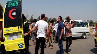 مصرع مدرس وعامل وإصابة 5 أشخاص في حادث تصادم بسوهاج