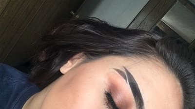 موضة حواجب «ذيل السمكة» تثير سخرية نشطاء مواقع التواصل (صور)