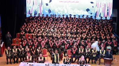 الأكاديمية العربية للعلوم ببورسعيد تحتفل بتخريج 158 طالبا (صور)