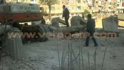 بالصور.. «حي العمرانية»: تدمير أساسات عقارات مخالفة قبل بنائها