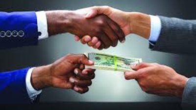 الأمير المزيف.. قصة نصاب احتال على مشاهير الكويت من داخل محبسه