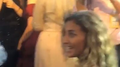 عمرو دياب ينادي على دينا الشربيني بـ