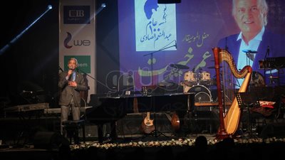 15 صورة ترصد سحر المزيكا بأنامل «عمر خيرت» في ساقية الصاوي