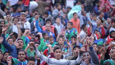 جماهير المقاصة تحتشد بمدرجات ستاد القاهرة استعدادا لجينيريشن (صور)