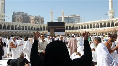 عمرة رجب وشعبان «لمن استطاع إليه سبيلا».. فرض رسوم 10 آلاف جنيه على المعتمرين أكثر من مرة خلال الـ 3 سنوات الماضية.. العليا للحج: الغرامات جاءت لتدبير العملة.. وزيادة 30% في أسعار تذاكر الطي