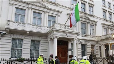 بريطاني يسلم سفارة طهران في لندن عريضة لإطلاق سراح زوجته