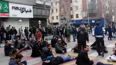 «دراويش كنابادي».. جماعة صوفية أسسها سوري تهدد عرش خامنئي(صور)