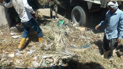 حملة لإزالة المخلفات من مقابر زهور بورسعيد (صور)