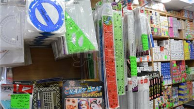 سر اعتماد تجار الأدوات المدرسية على المنتج المصري وأسعارها (فيديو)