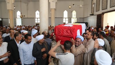 محافظ قنا يشهد الجنازة العسكرية للشهيد محمود جمال عبد الفتاح (صور)