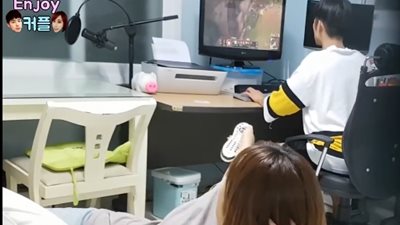 مقلب فتاة في حبيبها مدمن ألعاب الفيديو (فيديو)