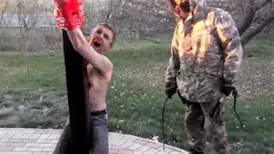 بالفيديو.. لقطات مروعة للحظة جلد تاجر مخدرات بأسلاك كهربائية حتى الموت