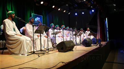 نفحات الإنشاد تملأ مسرح الحكمة بالساقية في حفل 