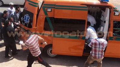 إصابة 4 أشخاص في انقلاب سيارة نقل بالفرافرة