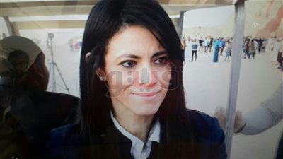 وزيرة السياحة تشارك في احتفالات تعامد الشمس على وجه رمسيس الثاني