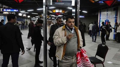أستاذ تغذية: لا ضرر على الطعام من أجهزة الفحص بمحطات المترو