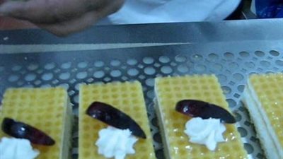 التحفظ على 76 ألف قطعة جاتوه في مصنع بدون ترخيص بأوسيم