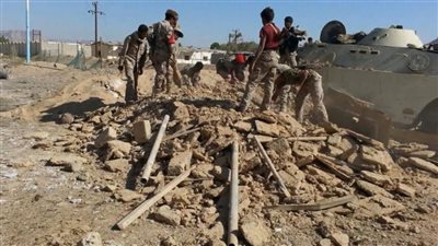 10 قتلى في تفجير استهدف معسكرا جنوب اليمن