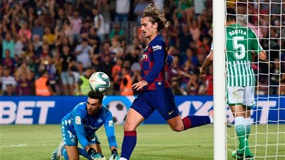 جريزمان يقود برشلونة للفوز على ريـال بيتيس 2/5 في الليجا