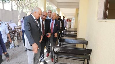 محافظ الجيزة يتفقد أعمال صيانة المدارس بأحياء الهرم والعمرانية