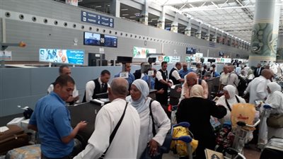 مصر للطيران تسير 17 رحلة جوية لعودة 3700 حاج