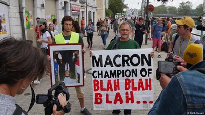 اعتقال العشرات من المتظاهرين ضد ماكرون خلال قمة السبع