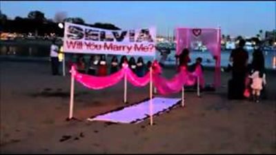 بالفيديو.. لبناني يعد مفاجأة لطلب يد حبيبته للزواج