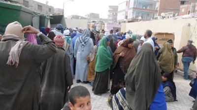 أزمات نقص المقررات التموينية ببني سويف.. المواطنون: السلع الأساسية اختفت هنأكل أولادنا إيه؟..البقالين: أستلمنا سكر فقط.. البدالين: 90% عجزا في الزيت و100% في الأرز.. التموين: حل المشكلة خلال أيام