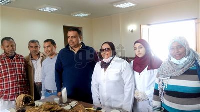 رئيس قطاع الآثار المصرية يتفقد أعمال ترميم مومياوات مقابر المزوقة