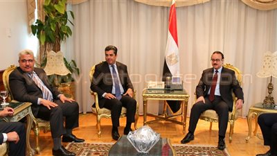 وزير الاتصالات يستقبل نائب رئيس «أوراكل» للشرق الأوسط