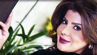 هجوم حاد على فنانة كويتية بعد ظهور ابنتها بـ 