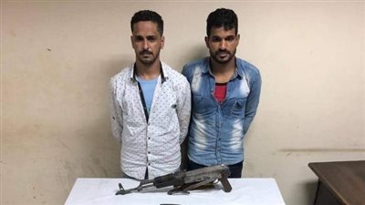 ضبط مسجلي خطر وبحوزتهما سلاح ناري وذخائر بالمنيا