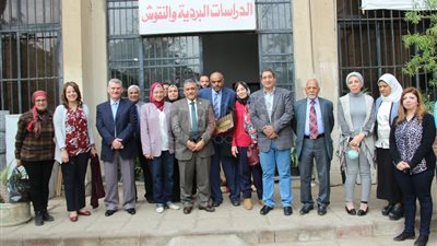 جامعة عين شمس تكرم المدير السابق لمركز الدراسات البردية