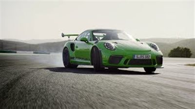 بورش تستعرض مهارات سيارتها «911 GT3 RS» (فيديو)