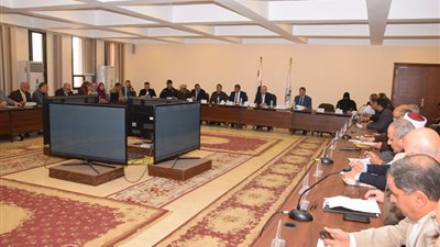 محافظ بني سويف يبحث الاستعدادات للانتخابات الرئاسية