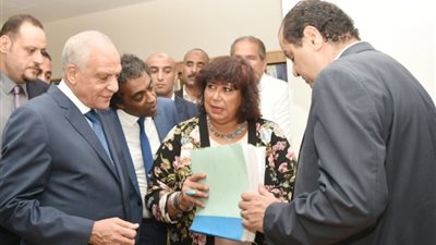 بعد توقف ٨ سنوات.. وزير الثقافة ومحافظ الجيزة يفتتحان مكتبة البحر الأعظم