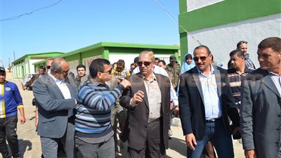 بالصور.. محافظ الإسماعيلية يشهد تسليم 27 منزلا في «قرية الأمل»