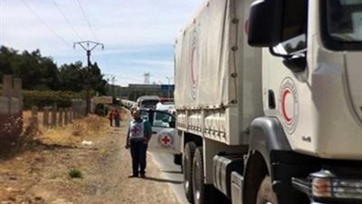 35 شاحنة محملة بالمساعدات تدخل معضمية الشام المحاصرة بسوريا