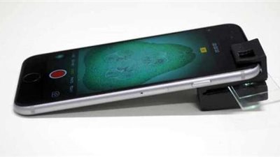 قطعة صغيرة تحول هاتفك إلى مجهر