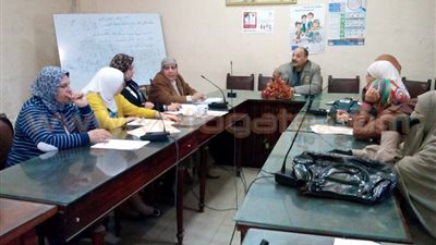 بالصور.. اجتماع موسع لرئيس حي الجمرك بالإسكندرية