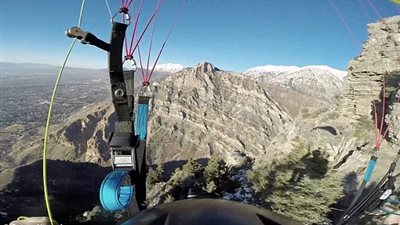 شاهد لحظة نجاة متهور من الموت (فيديو وصور)