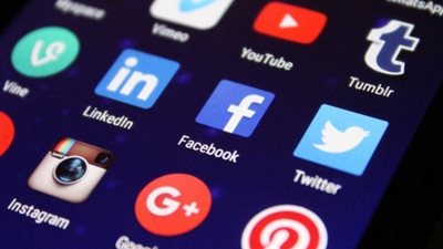 كيفية تحميل إصدارات التطبيقات القديمة على أندرويد