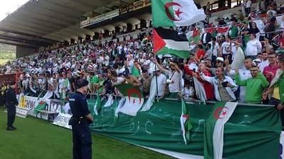 جمهور الجزائر يهدد لاعبيه بالقتل حال فوزه على منتخب فلسطين