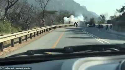 لحظة تفجير عصابة شاحنة نقل أموال بجنوب أفريقيا (فيديو وصور)